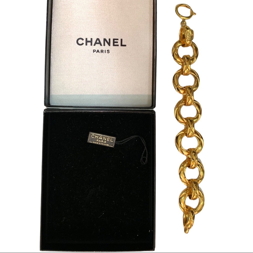 Chanel: Vintage Signed Thick Matelasse Chain Link Bracelet (New Hangtag & Box) - Picture 9 of 9